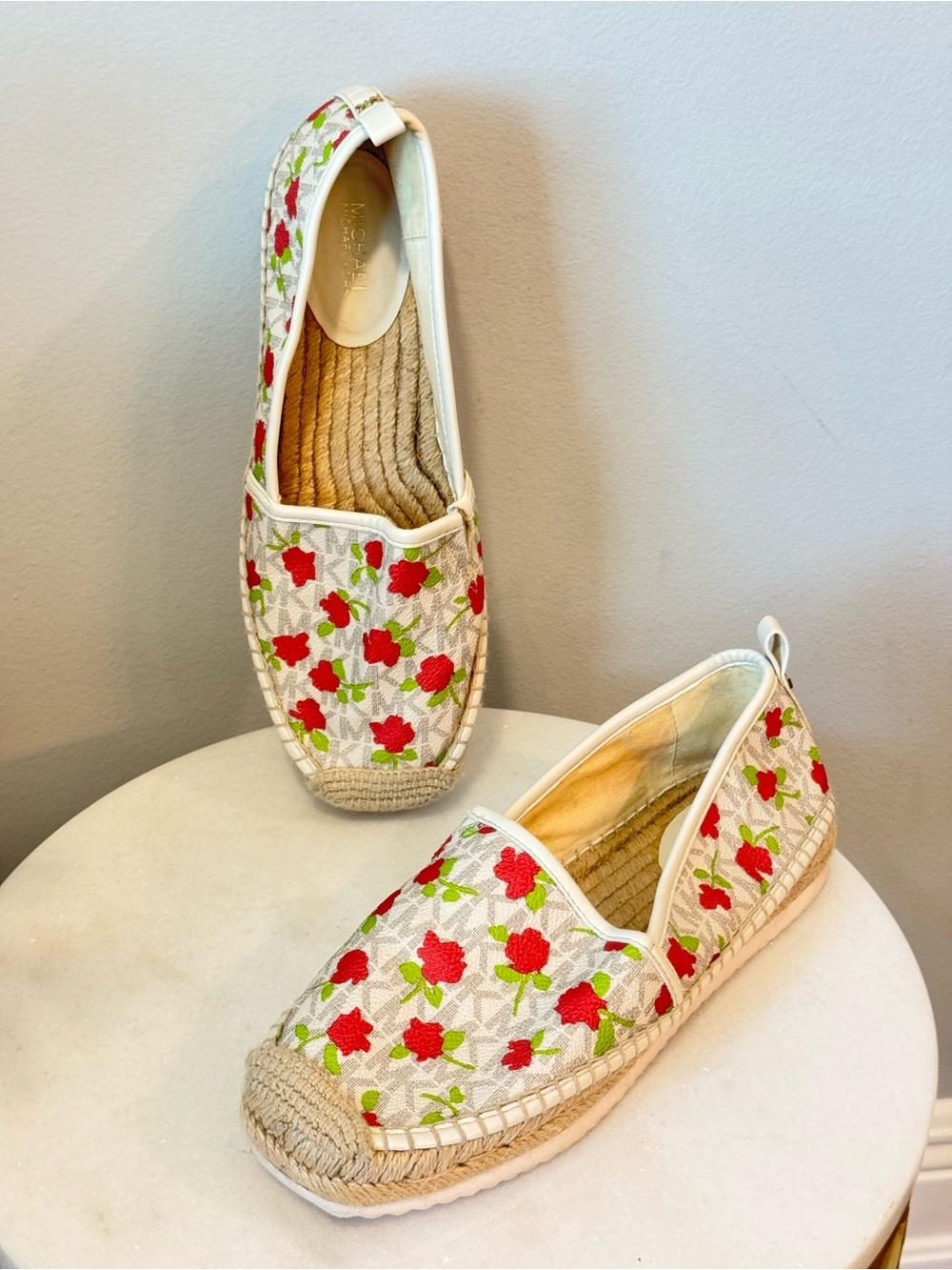 Michael Kors White Espadrille Flats with Red Floral Embroidery Sz 8.5